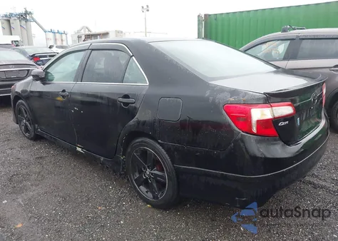 2013 Toyota Camry Se z USA, uszkodzony, nr VIN 4T1BF1FK6DU247779